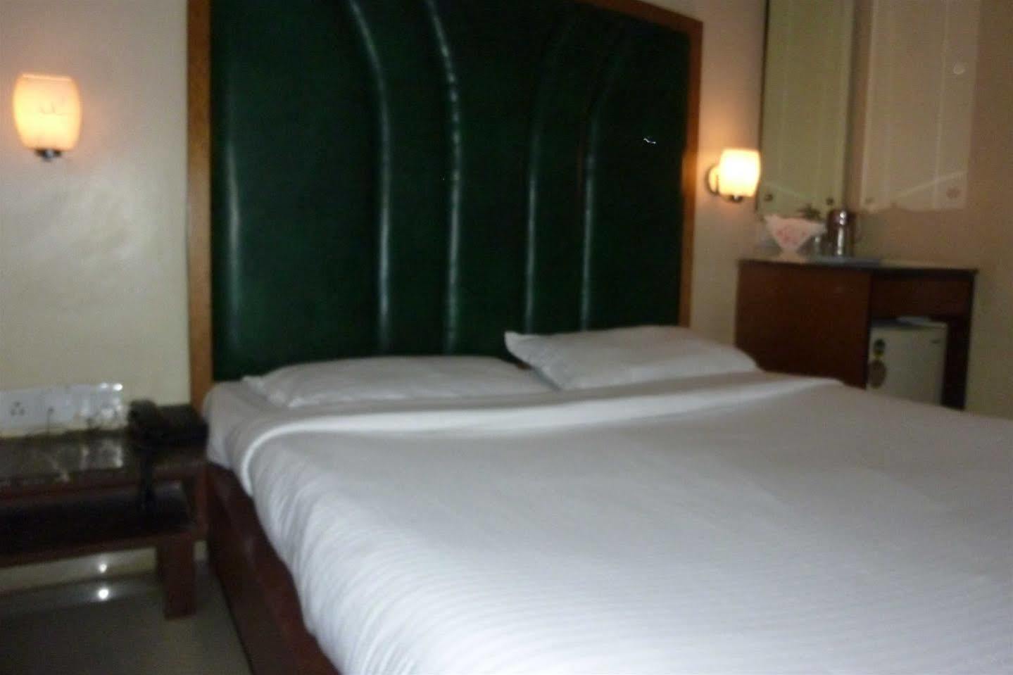 Hotel Park Shilton 뭄바이 외부 사진